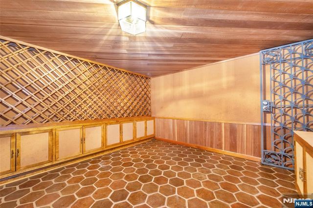 112 Heller Way, Montclair, NJ 07043