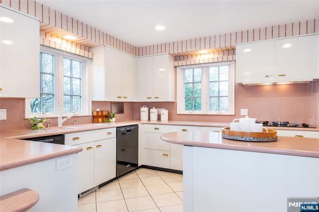 112 Heller Way, Montclair, NJ 07043