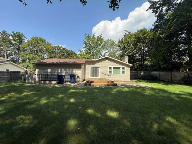 1413 Dilloway Drive, Midland, MI 48640