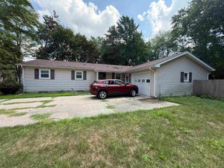 1413 Dilloway Drive, Midland, MI 48640