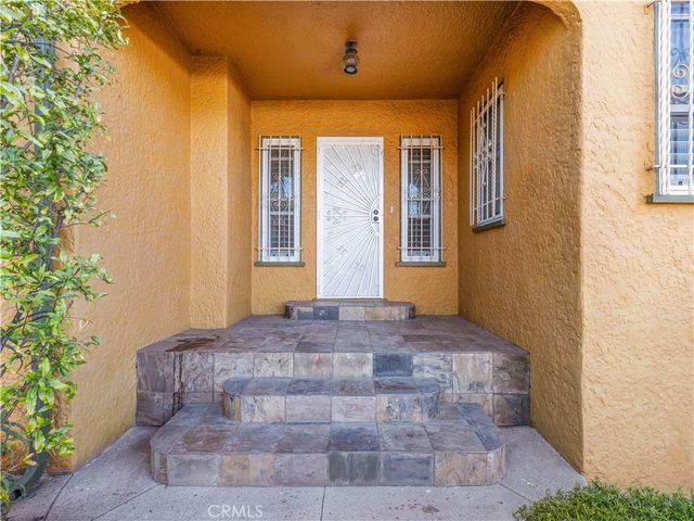 2001 W 84th, Los Angeles, CA 90047