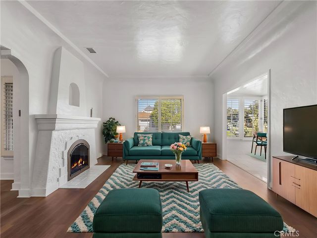 2001 W 84th, Los Angeles, CA 90047