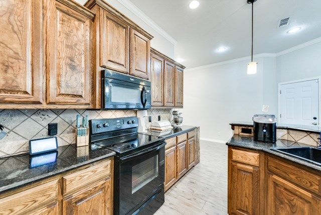 7603 Canterbury Dr, Odessa, TX 79765