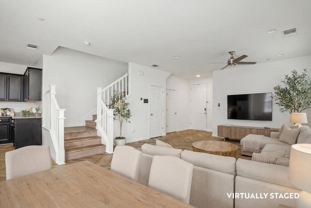 2204 Gallery Dr, Riverbank, CA 95367
