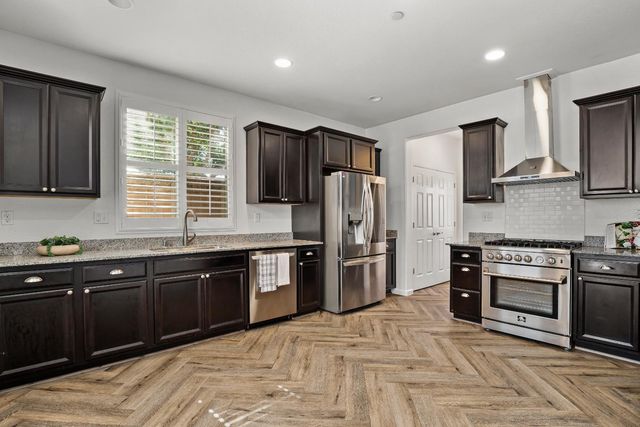 2204 Gallery Dr, Riverbank, CA 95367