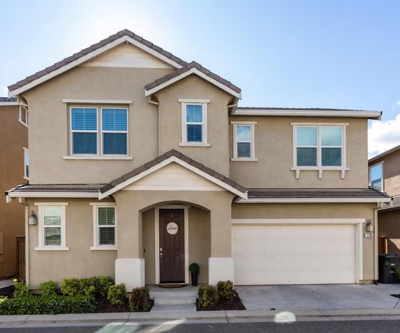 2204 Gallery Dr, Riverbank, CA 95367