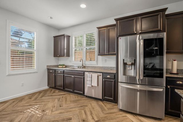 2204 Gallery Dr, Riverbank, CA 95367
