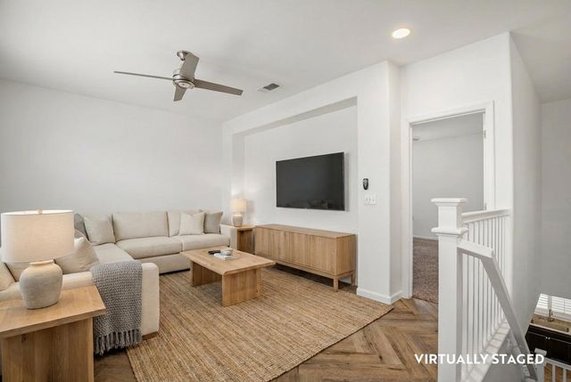 2204 Gallery Dr, Riverbank, CA 95367