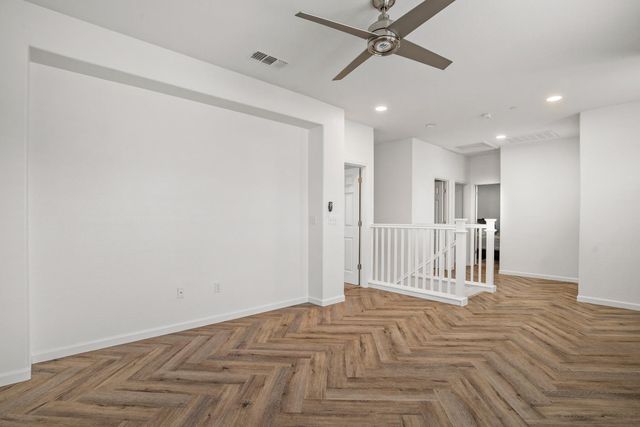 2204 Gallery Dr, Riverbank, CA 95367