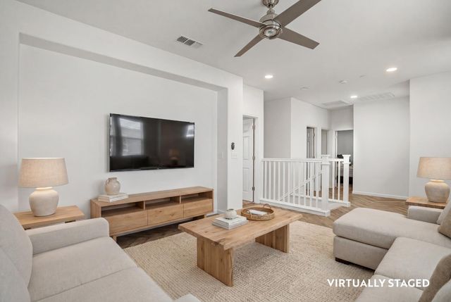 2204 Gallery Dr, Riverbank, CA 95367