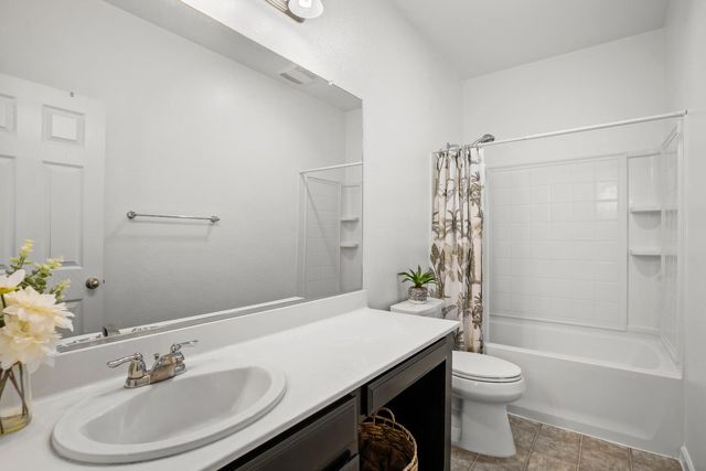 2204 Gallery Dr, Riverbank, CA 95367