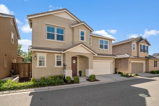 2204 Gallery Dr, Riverbank, CA 95367