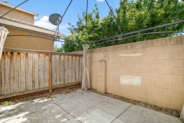 2204 Gallery Dr, Riverbank, CA 95367
