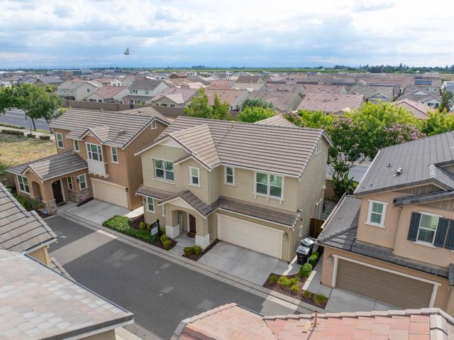 2204 Gallery Dr, Riverbank, CA 95367