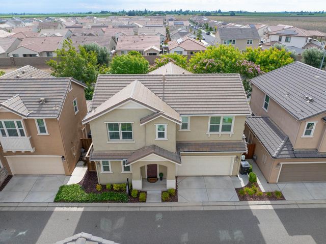 2204 Gallery Dr, Riverbank, CA 95367