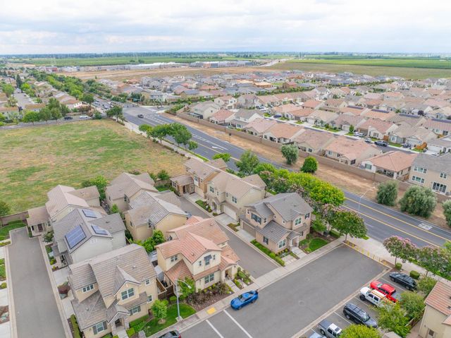 2204 Gallery Dr, Riverbank, CA 95367