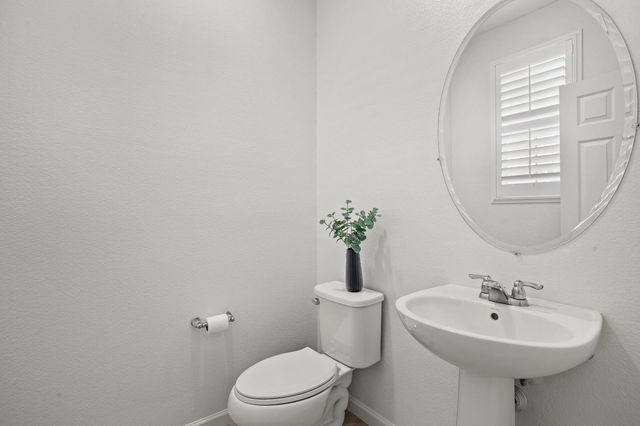 2204 Gallery Dr, Riverbank, CA 95367