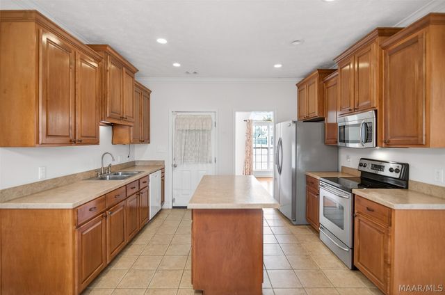 70 HERMITAGE Pass, Wetumpka, AL 36093