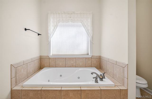 70 HERMITAGE Pass, Wetumpka, AL 36093