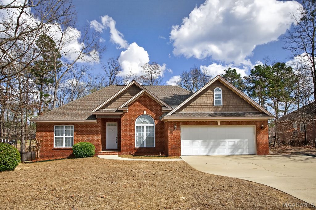 70 HERMITAGE Pass, Wetumpka, AL 36093