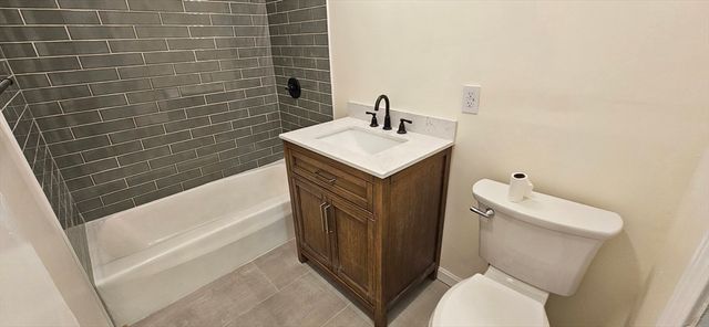 116 Oak Ln 2, Brockton, MA 02301