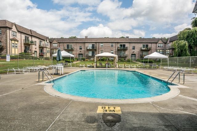 116 Oak Ln 2, Brockton, MA 02301