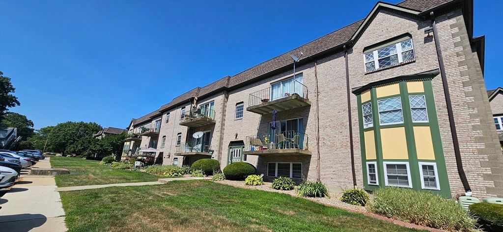 116 Oak Ln 2, Brockton, MA 02301