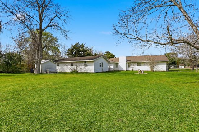 12725 W 6th Street, Santa Fe, TX 77510