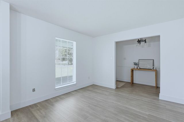 12725 W 6th Street, Santa Fe, TX 77510