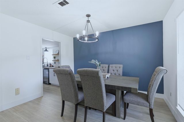 12725 W 6th Street, Santa Fe, TX 77510