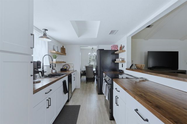 12725 W 6th Street, Santa Fe, TX 77510