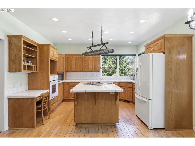 82155 BEAR CREEK Rd, Creswell, OR 97426