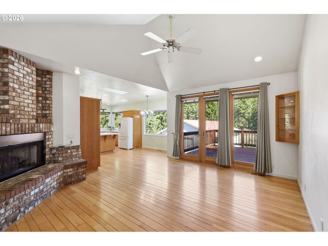 82155 BEAR CREEK Rd, Creswell, OR 97426