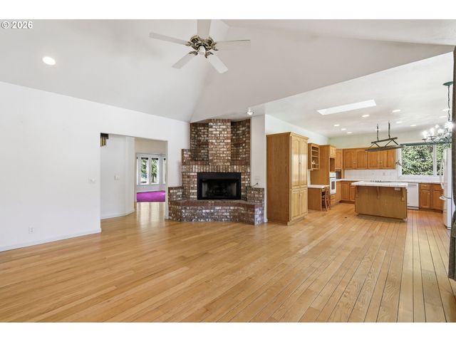 82155 BEAR CREEK Rd, Creswell, OR 97426