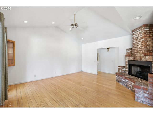 82155 BEAR CREEK Rd, Creswell, OR 97426