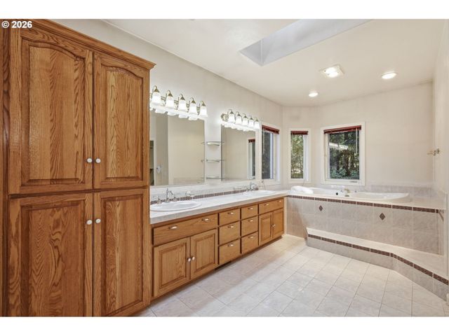 82155 BEAR CREEK Rd, Creswell, OR 97426