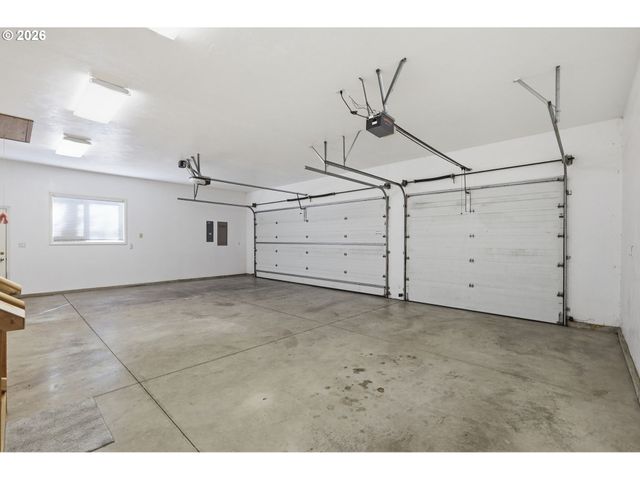 82155 BEAR CREEK Rd, Creswell, OR 97426