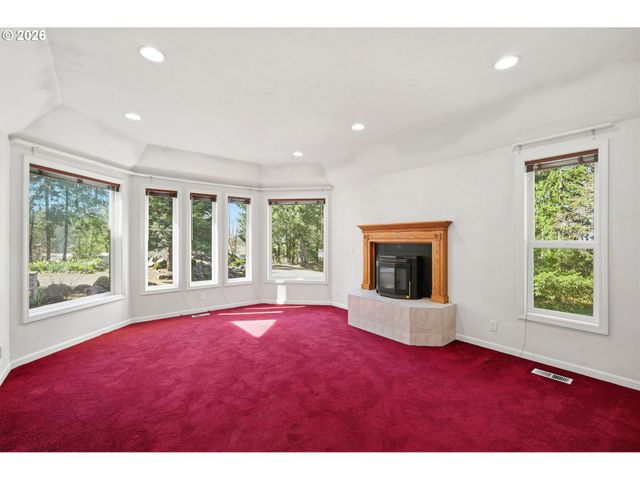 82155 BEAR CREEK Rd, Creswell, OR 97426