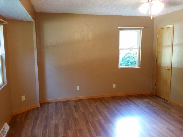 422 Hartman Ave., Waterloo, IA 50701