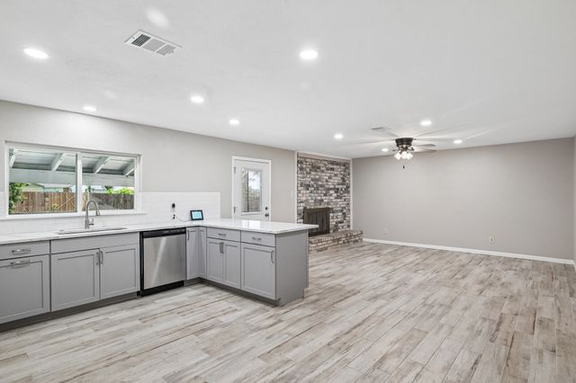 3049 Ravine Trail, Carrollton, TX 75007