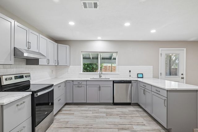 3049 Ravine Trail, Carrollton, TX 75007