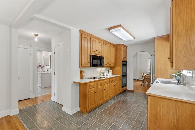 780 Waltham St, Lexington, MA 02421