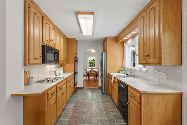 780 Waltham St, Lexington, MA 02421