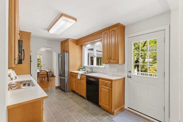 780 Waltham St, Lexington, MA 02421