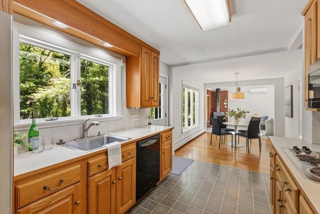 780 Waltham St, Lexington, MA 02421
