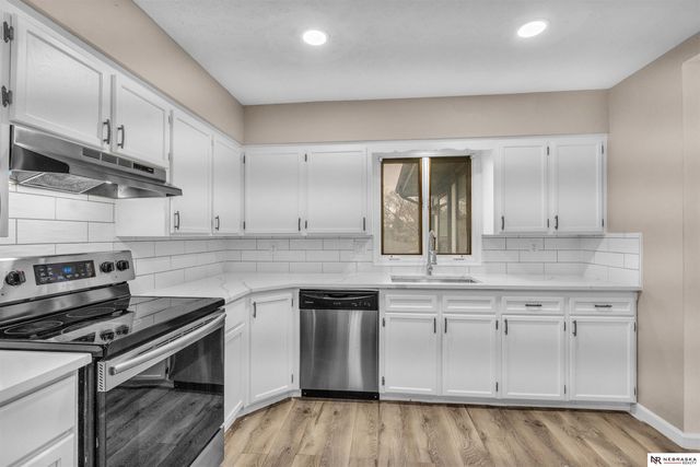 102 Hillcrest Avenue, Bellevue, NE 68005