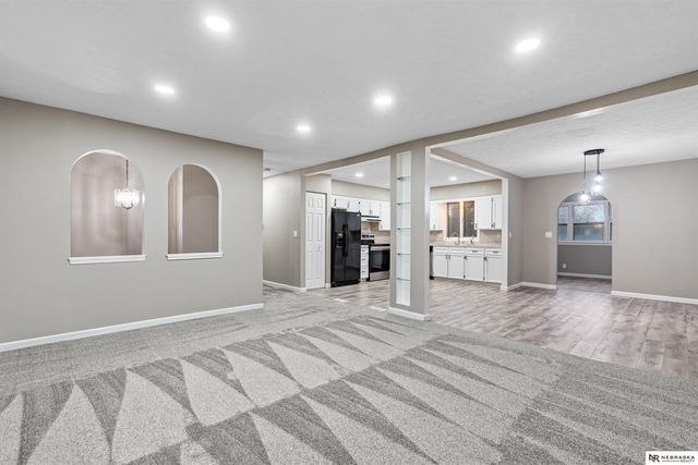 102 Hillcrest Avenue, Bellevue, NE 68005