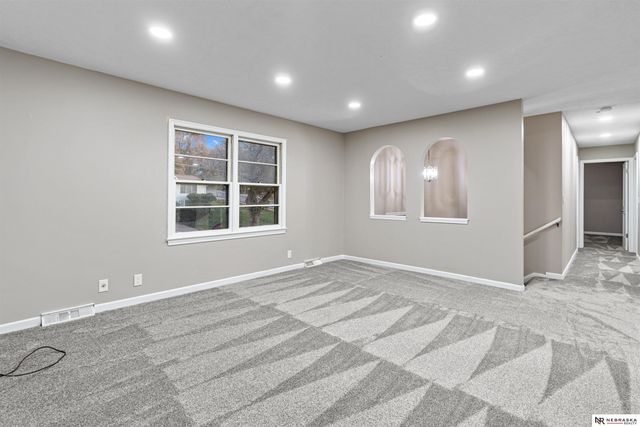 102 Hillcrest Avenue, Bellevue, NE 68005