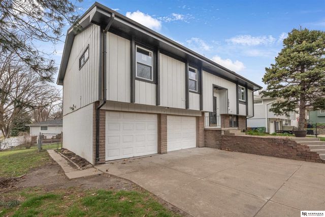 102 Hillcrest Avenue, Bellevue, NE 68005
