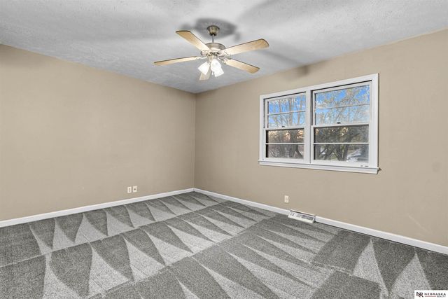 102 Hillcrest Avenue, Bellevue, NE 68005